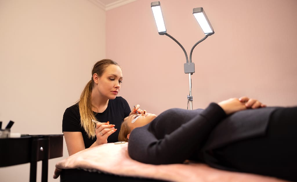 Why Online Lash Courses Are the Future of Beauty Education